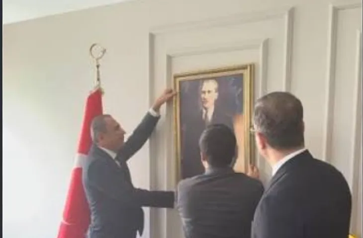 Yüreğir'de Tarık Özünal başkanlık makamına oturdu