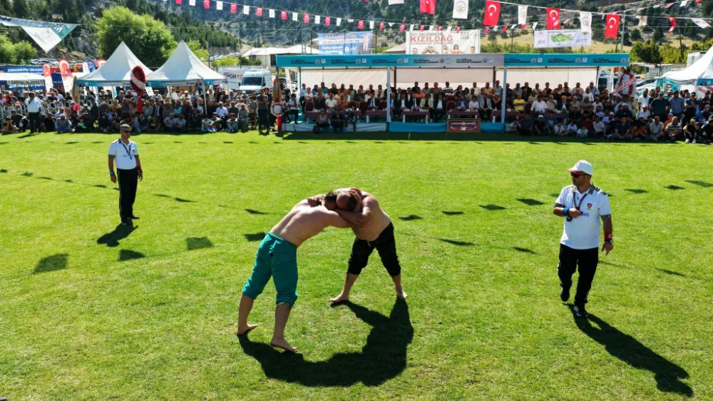 541. Geleneksel Kızıldağ Karakucak Güreşleri’nde başpehlivanlığı  Doğan Uzun Kazandı 