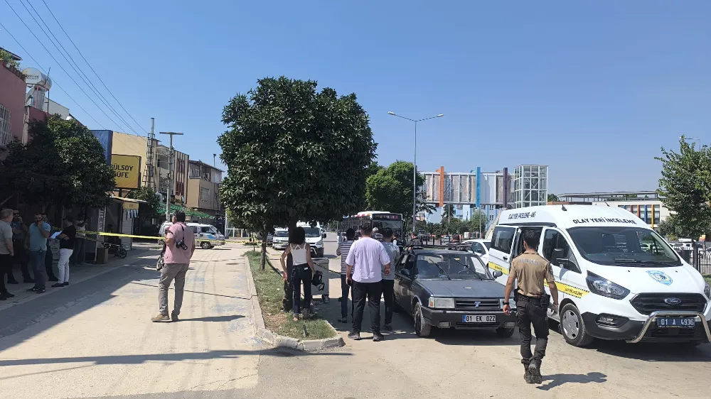 Adana'da Otomobile Motosikletli Silah'lı Saldırı..3 Ölü 2 Yaralı 