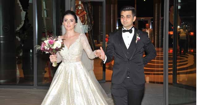 İşadamı Murat Dilme kızını evlendirmenin mutluluğunu yaşadı