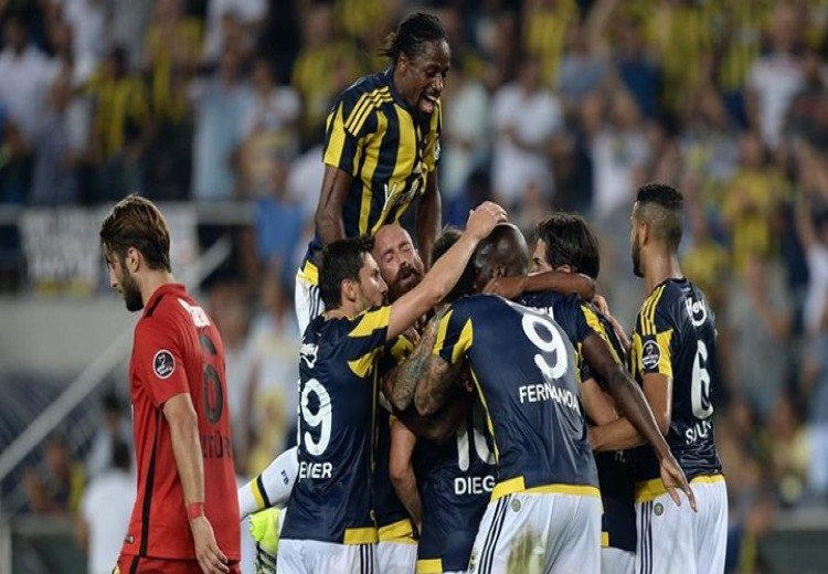Fenerbahçe Eskişehirspor`u ilk yarının sonunda gelen gollerle 2-0 yendi